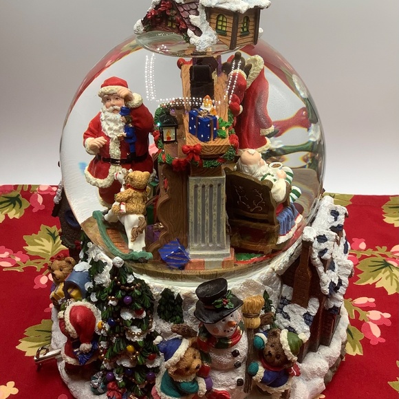 Large Vintage Kirkland Musical/Revolving Christmas Waterglobe. Original Box. - Picture 7 of 11